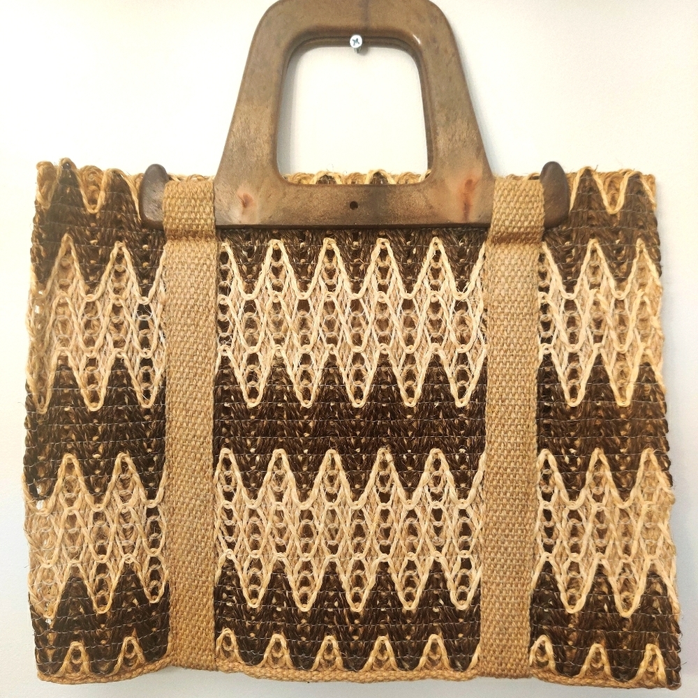 New Woven bag with Articulated Wooden Handles